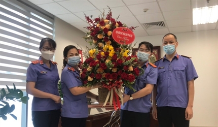 Lãnh đạo Viện KSND thành phố Hà Nội chúc mừng ngày thành lập Thanh tra...